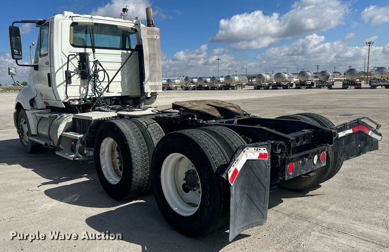 image for item DH1814 2011 International ProStar Premium  semi truck