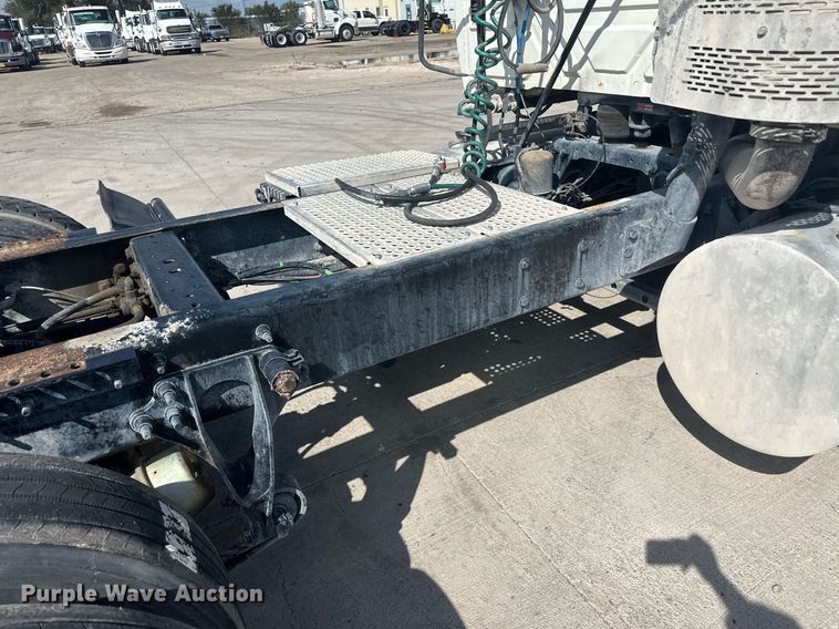 image for item DH1814 2011 International ProStar Premium  semi truck