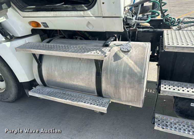 image for item DH1814 2011 International ProStar Premium  semi truck