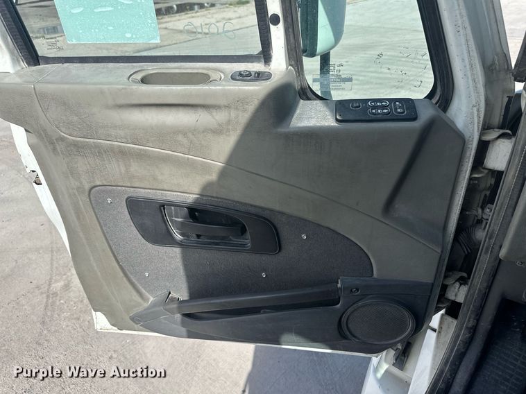 image for item DH1814 2011 International ProStar Premium  semi truck