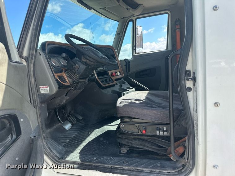 image for item DH1814 2011 International ProStar Premium  semi truck