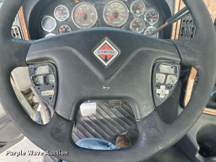 image for item DH1814 2011 International ProStar Premium  semi truck