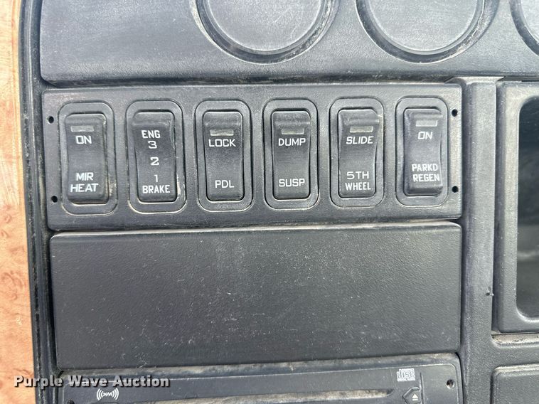 image for item DH1814 2011 International ProStar Premium  semi truck