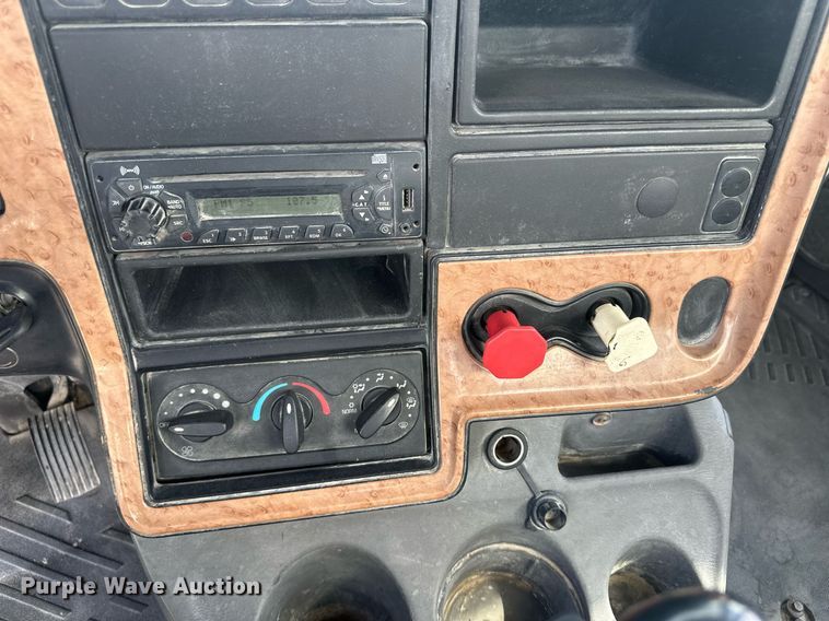 image for item DH1814 2011 International ProStar Premium  semi truck