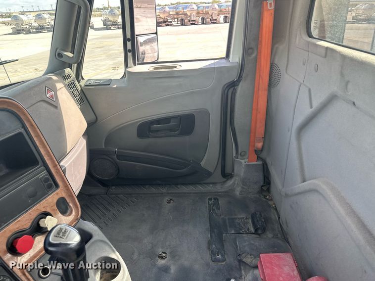 image for item DH1814 2011 International ProStar Premium  semi truck