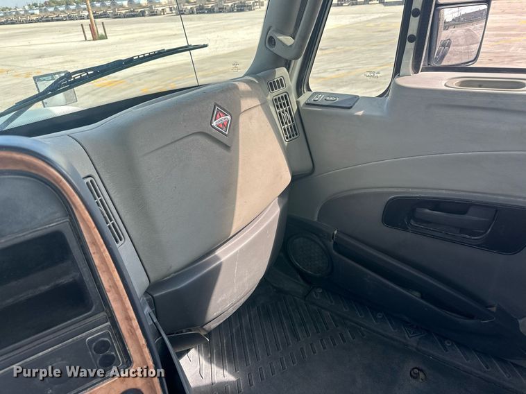 image for item DH1814 2011 International ProStar Premium  semi truck