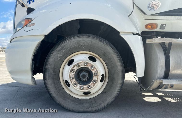 image for item DH1814 2011 International ProStar Premium  semi truck