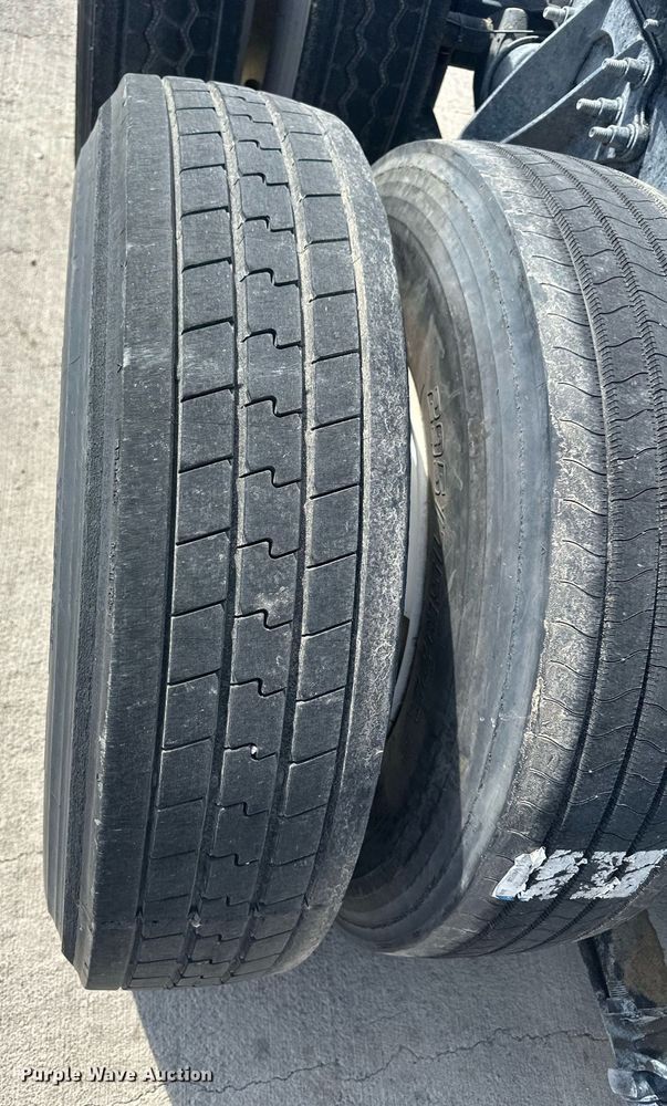 image for item DH1814 2011 International ProStar Premium  semi truck