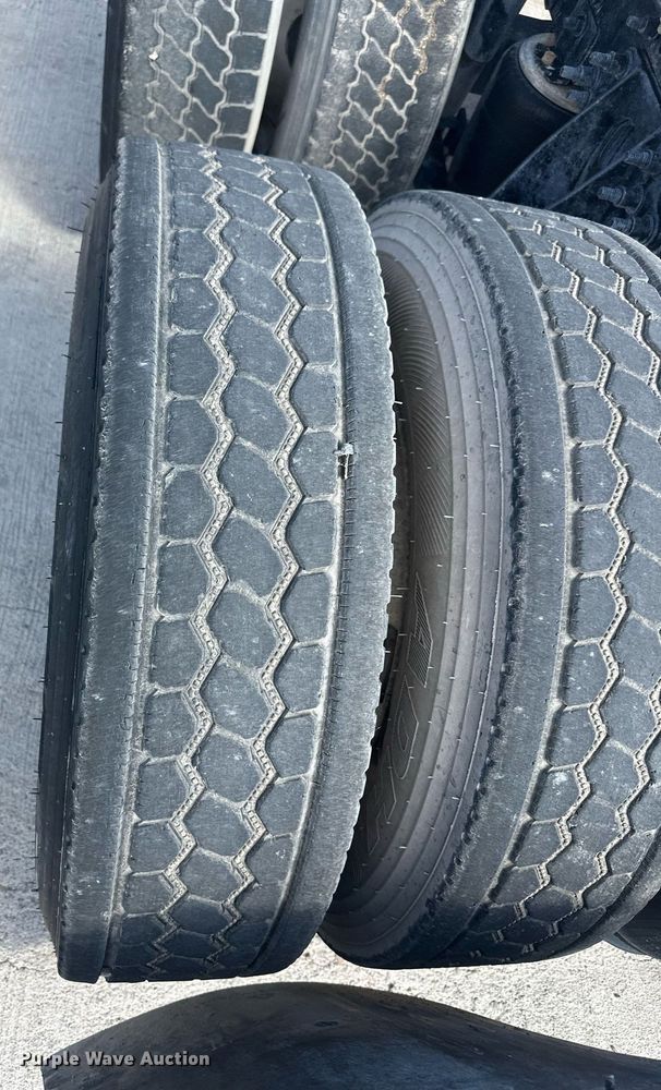 image for item DH1814 2011 International ProStar Premium  semi truck