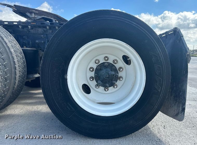 image for item DH1814 2011 International ProStar Premium  semi truck