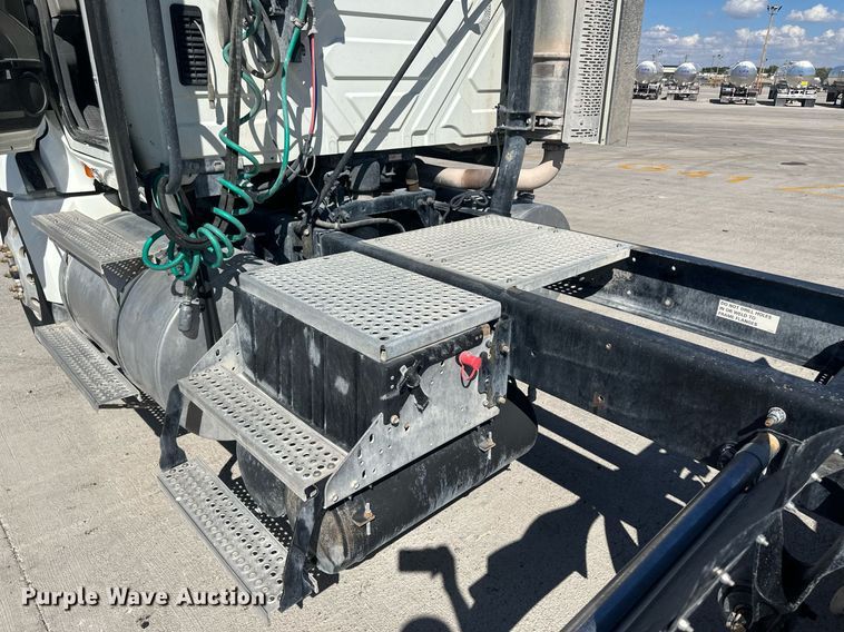 image for item DH1815 2012 International ProStar Plus  semi truck