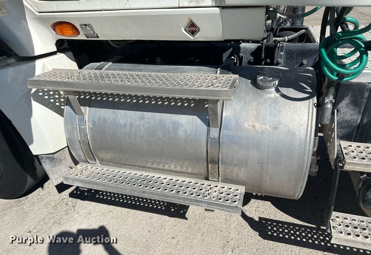 image for item DH1815 2012 International ProStar Plus  semi truck