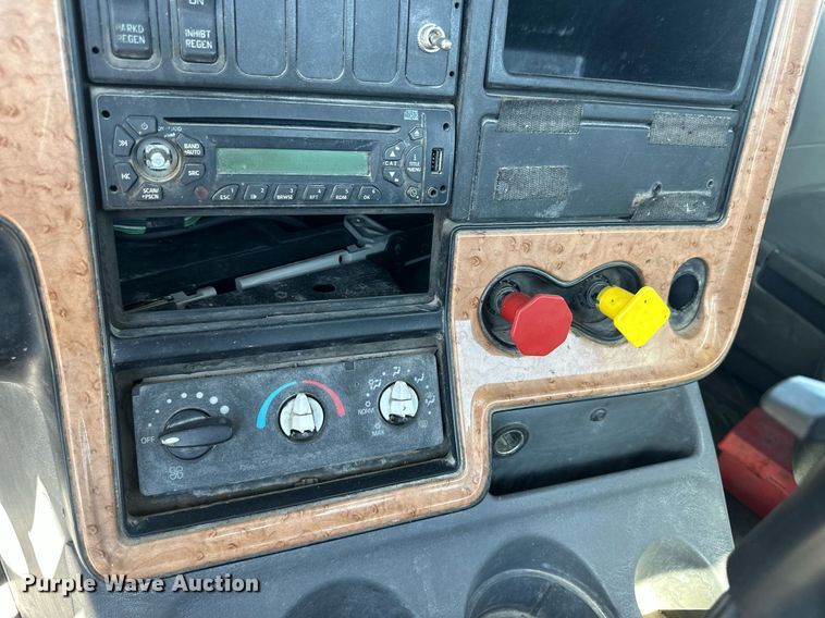 image for item DH1815 2012 International ProStar Plus  semi truck