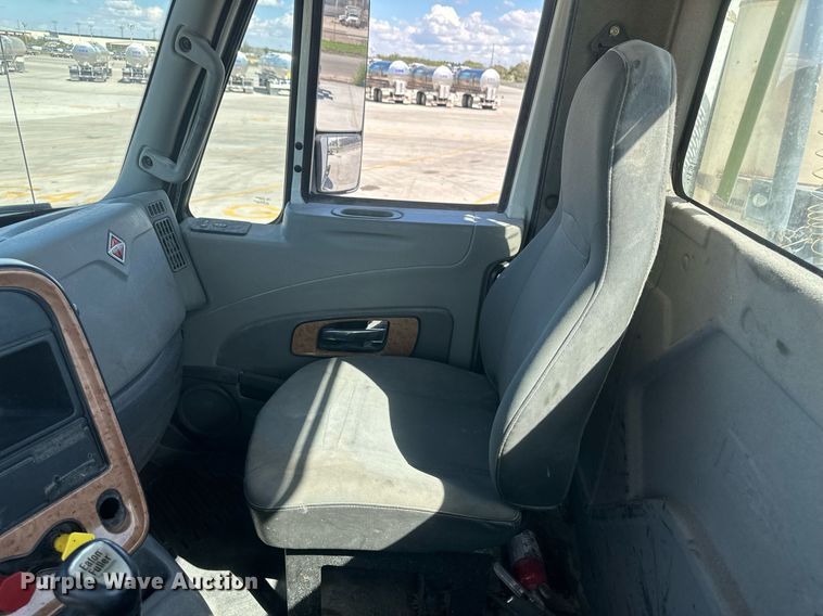 image for item DH1815 2012 International ProStar Plus  semi truck