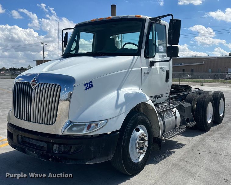 image for item DH1816 2005 International 8600  semi truck