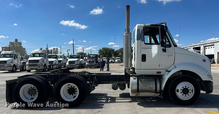 image for item DH1816 2005 International 8600  semi truck