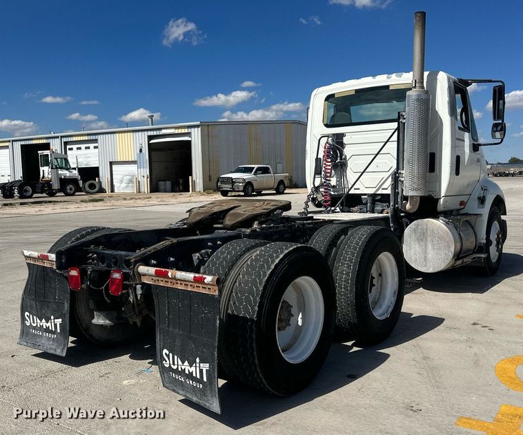 image for item DH1816 2005 International 8600  semi truck