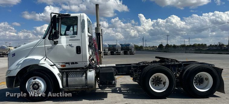 image for item DH1816 2005 International 8600  semi truck