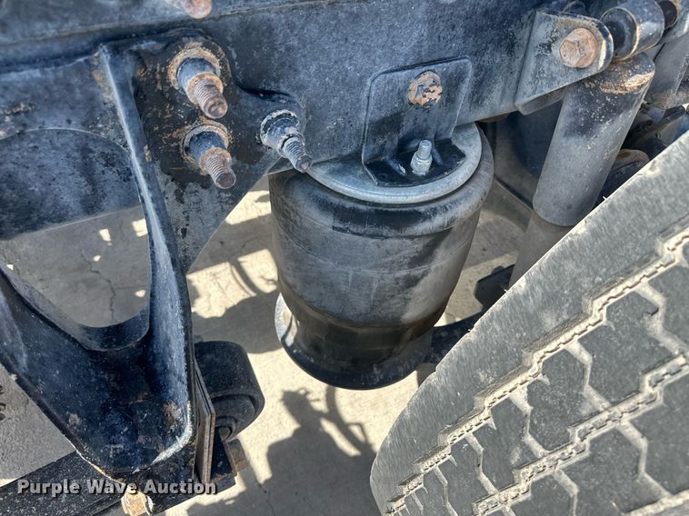 image for item DH1816 2005 International 8600  semi truck