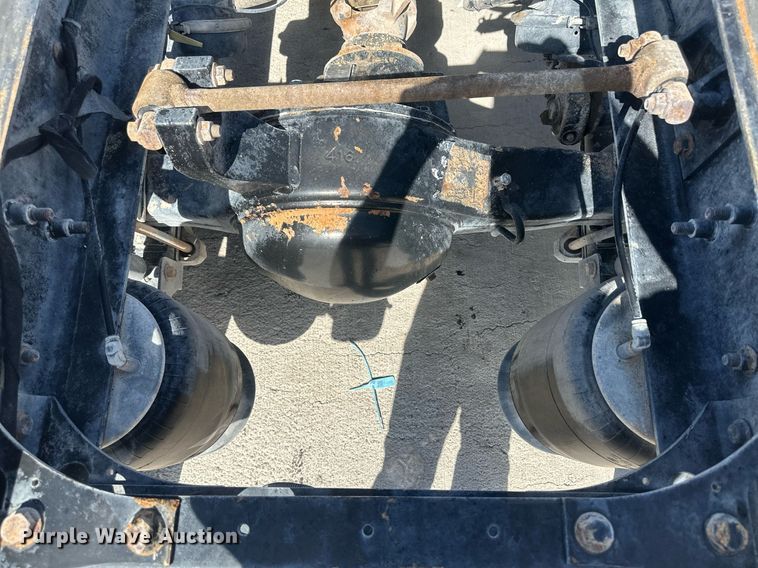 image for item DH1816 2005 International 8600  semi truck