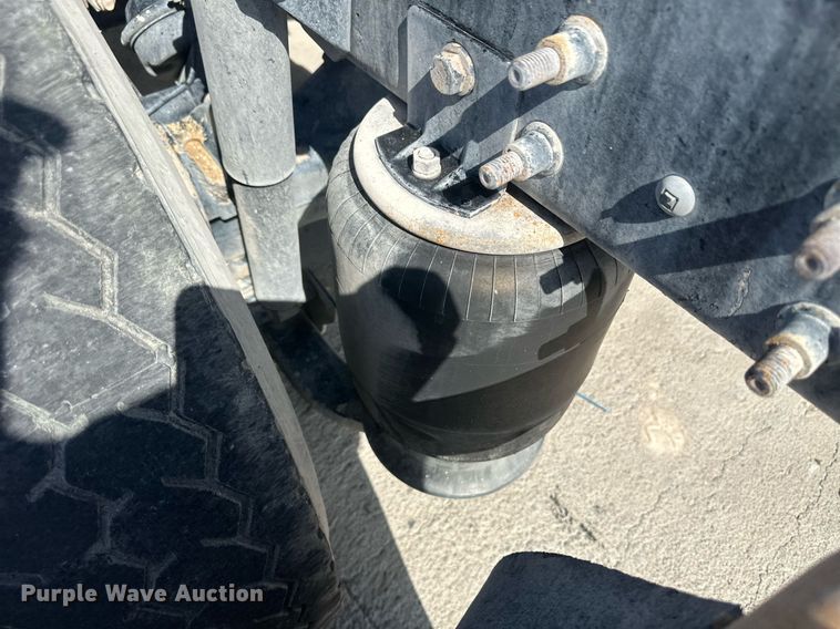 image for item DH1816 2005 International 8600  semi truck