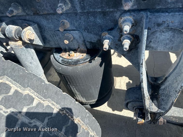 image for item DH1816 2005 International 8600  semi truck