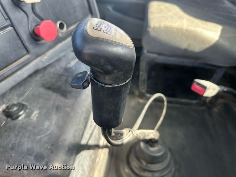 image for item DH1816 2005 International 8600  semi truck