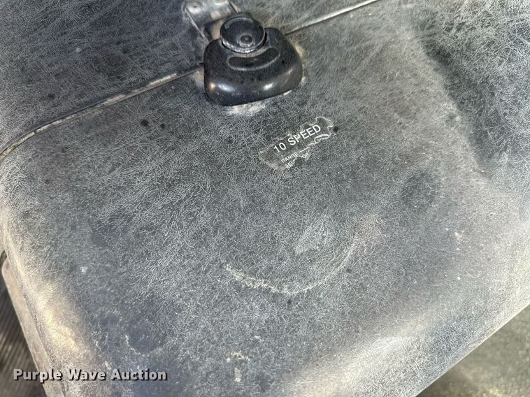 image for item DH1816 2005 International 8600  semi truck