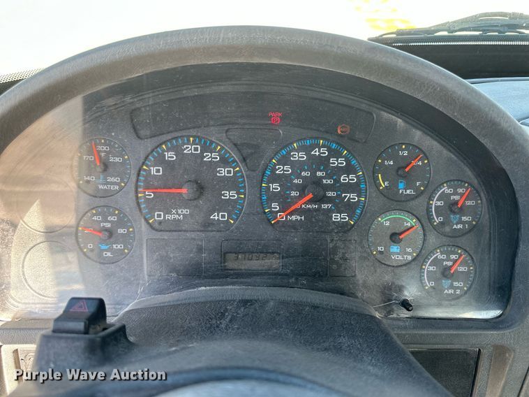 image for item DH1816 2005 International 8600  semi truck