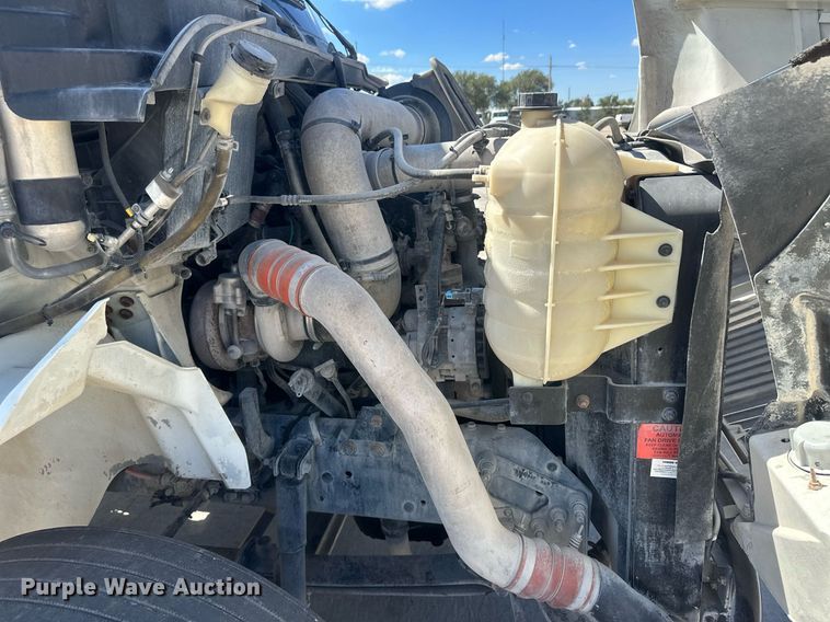 image for item DH1816 2005 International 8600  semi truck