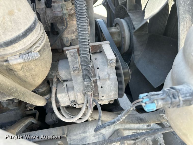 image for item DH1816 2005 International 8600  semi truck