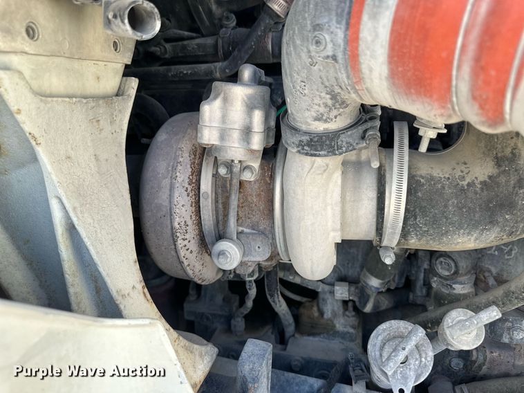 image for item DH1816 2005 International 8600  semi truck