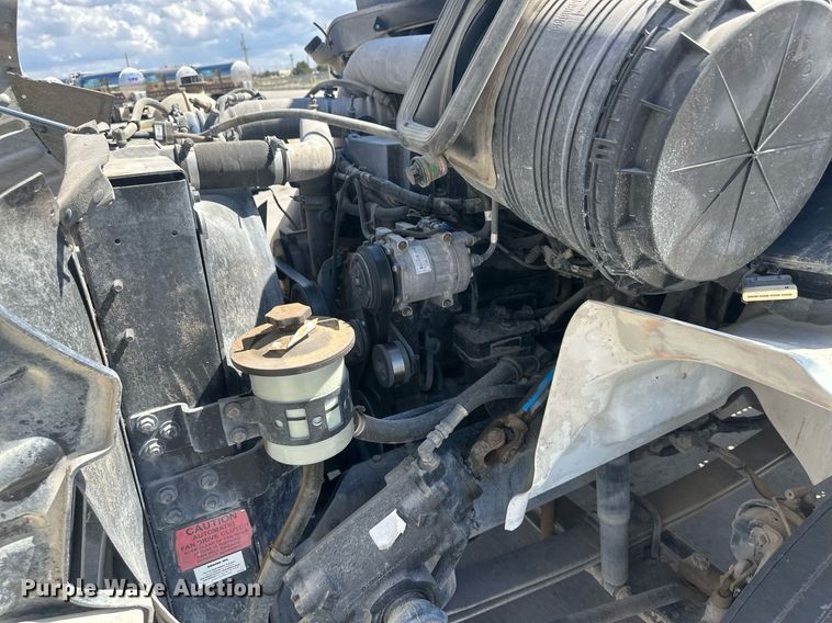 image for item DH1816 2005 International 8600  semi truck