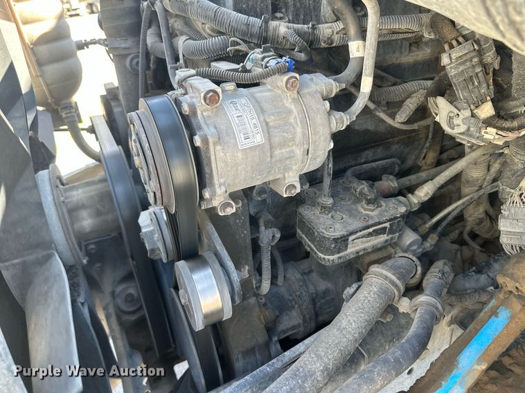 image for item DH1816 2005 International 8600  semi truck