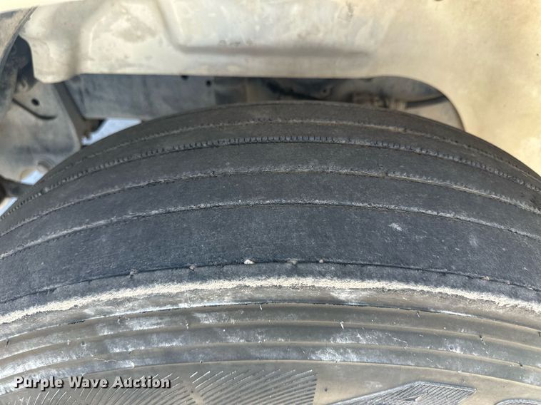 image for item DH1816 2005 International 8600  semi truck