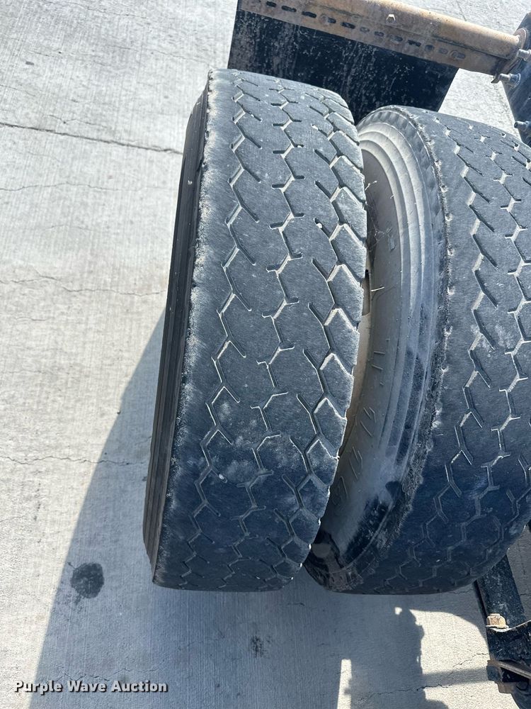 image for item DH1816 2005 International 8600  semi truck