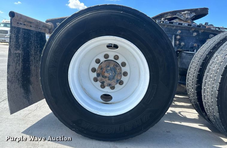 image for item DH1816 2005 International 8600  semi truck