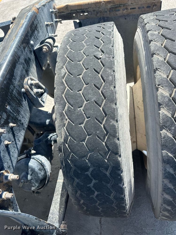 image for item DH1816 2005 International 8600  semi truck