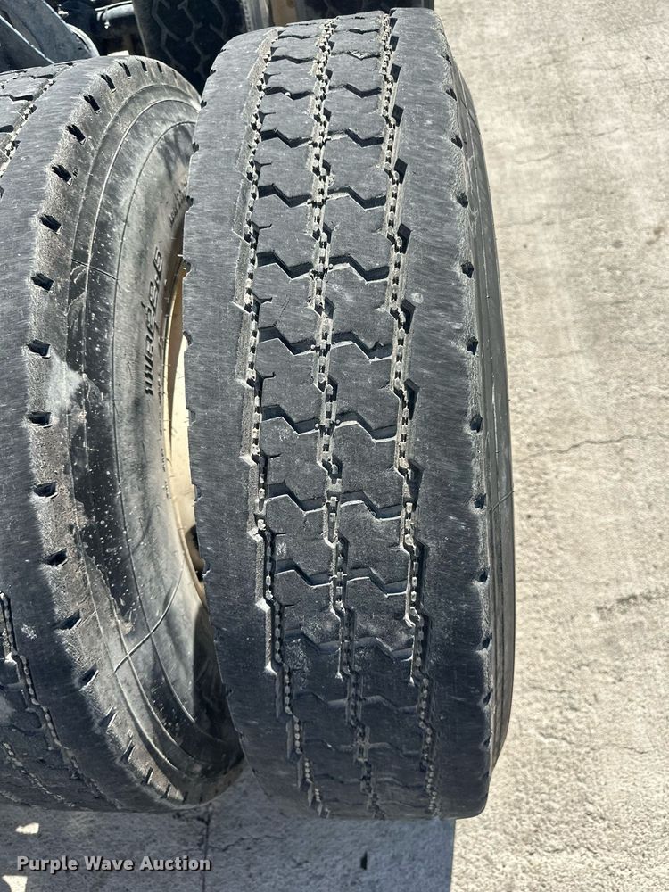 image for item DH1816 2005 International 8600  semi truck