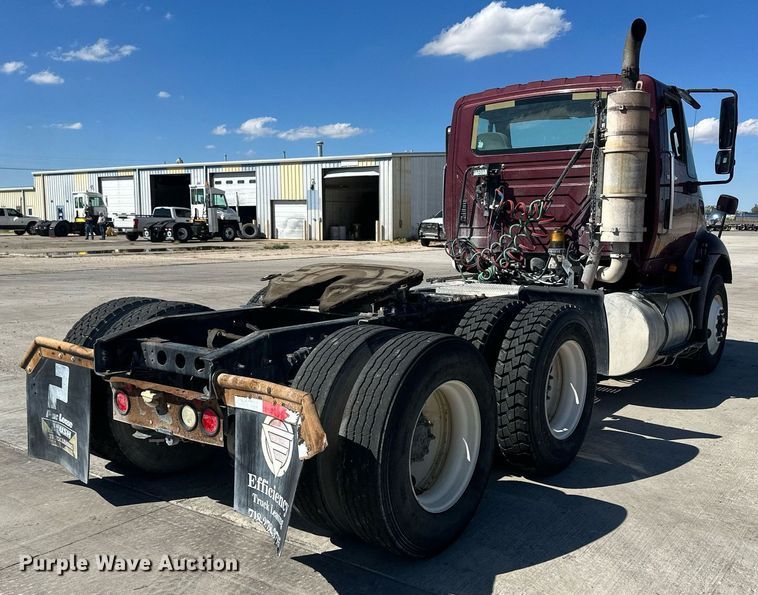 image for item DH1817 2011 International 8600  semi truck