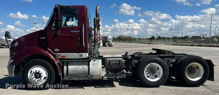 image for item DH1817 2011 International 8600  semi truck