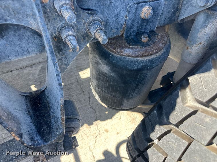 image for item DH1817 2011 International 8600  semi truck