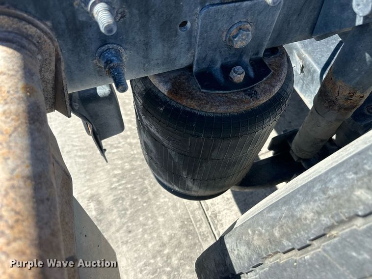 image for item DH1817 2011 International 8600  semi truck