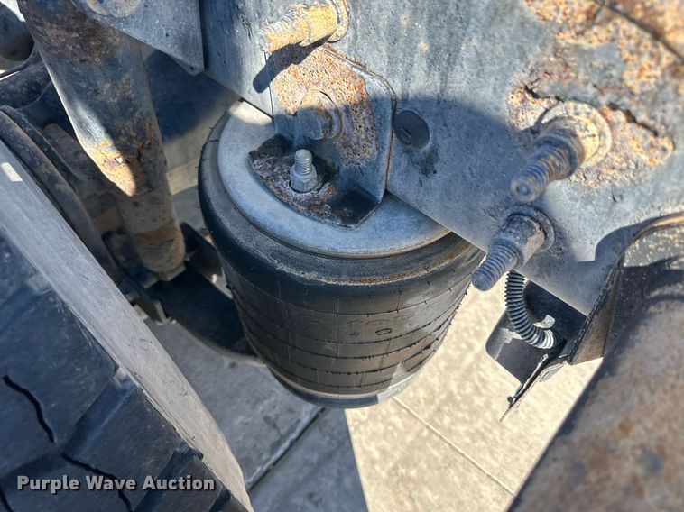 image for item DH1817 2011 International 8600  semi truck