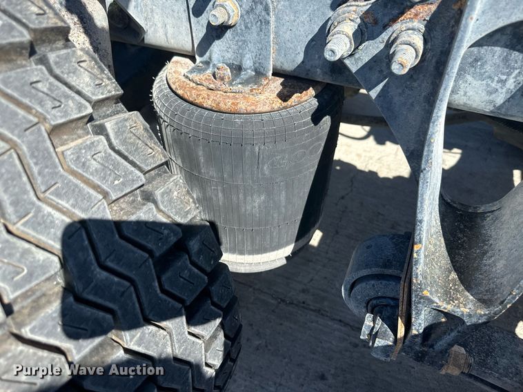 image for item DH1817 2011 International 8600  semi truck