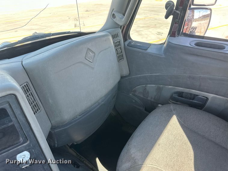 image for item DH1817 2011 International 8600  semi truck