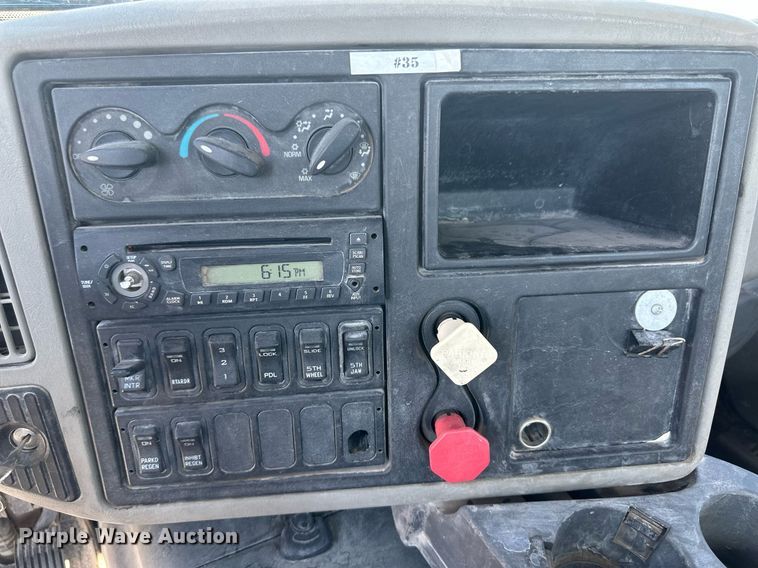 image for item DH1817 2011 International 8600  semi truck