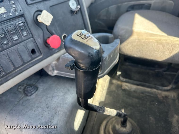 image for item DH1817 2011 International 8600  semi truck