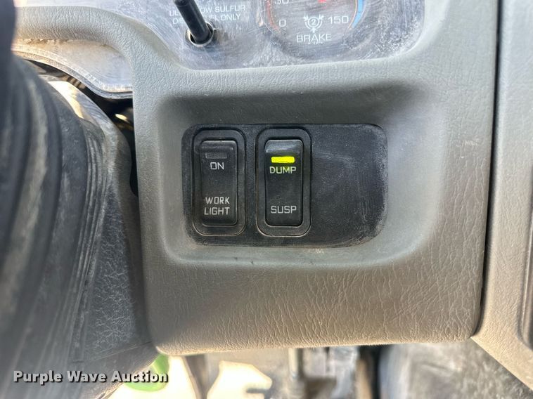 image for item DH1817 2011 International 8600  semi truck