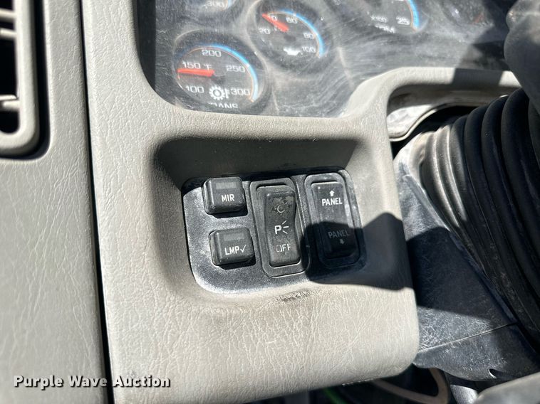 image for item DH1817 2011 International 8600  semi truck